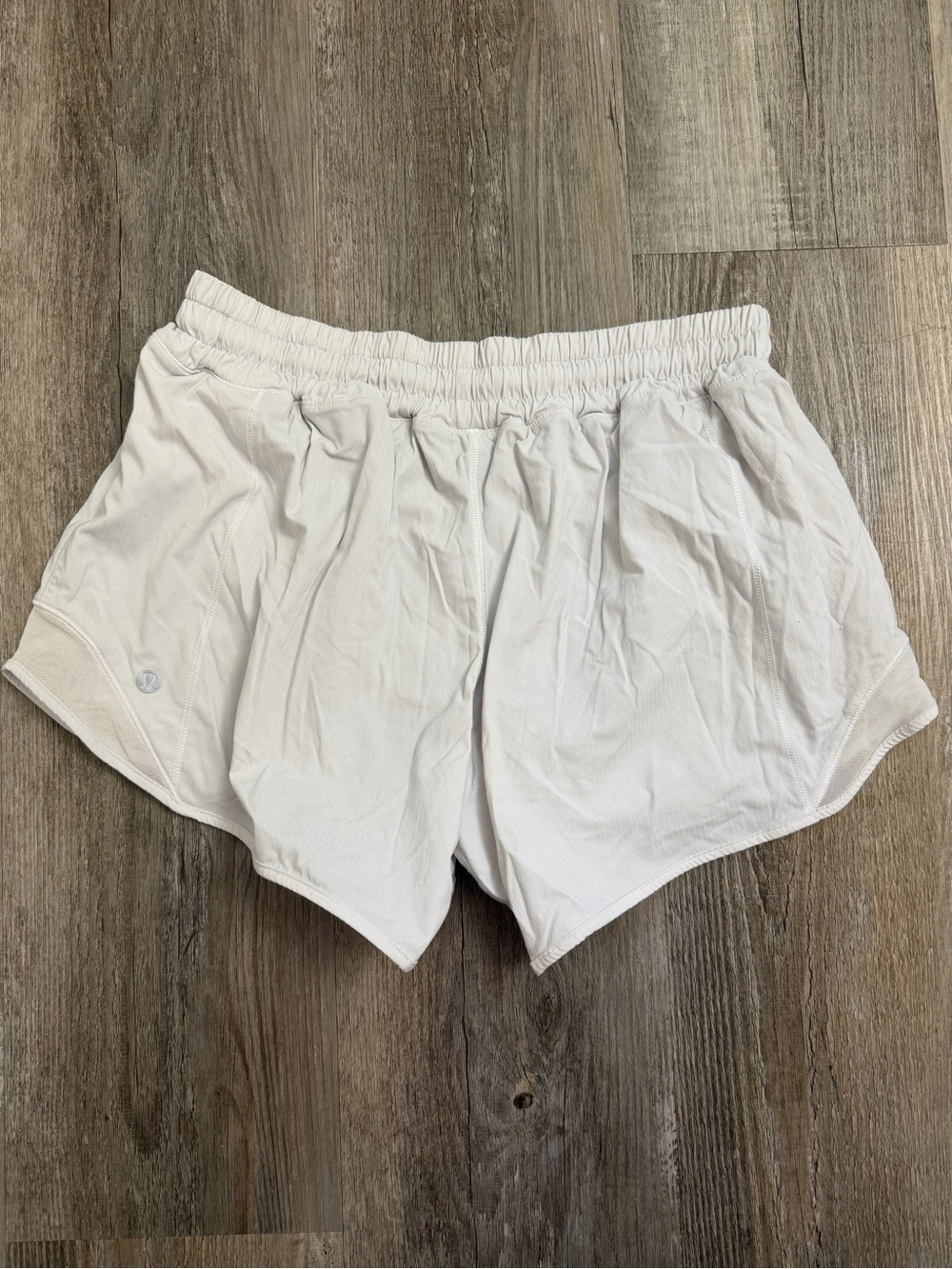 Lululemon Women’s Hotty Hot High Rise Lined Shorts 2.5”, size 8 like NEW🔥
